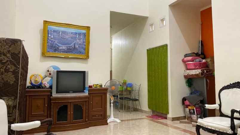 dijual rumah tengah kota kompleks villa racing center