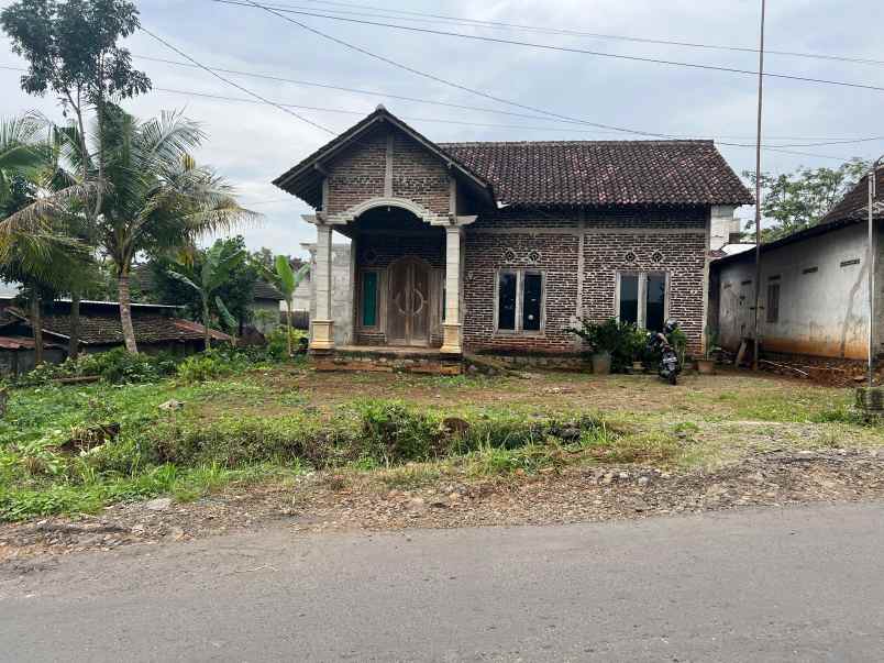 dijual rumah tepi jalan raya kerjo