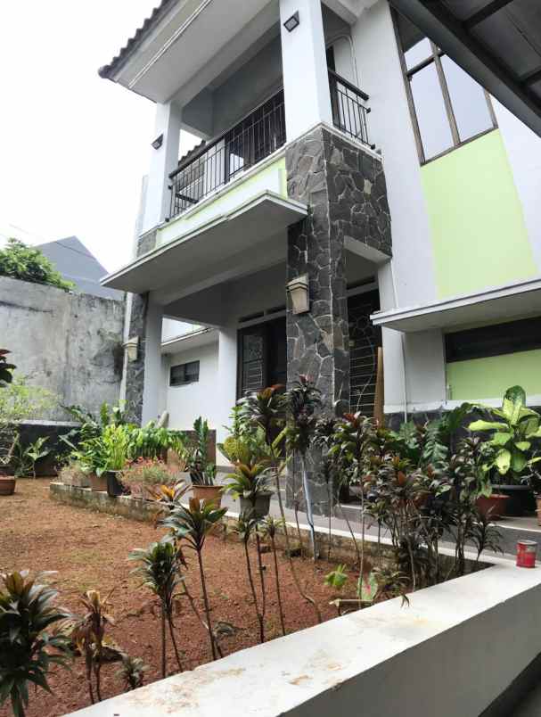 dijual rumah tingkat mutiara sentul estate depan taman