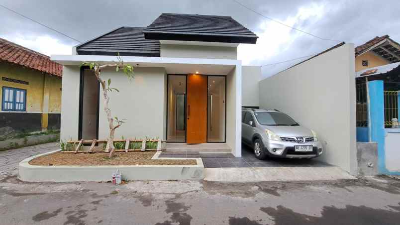 dijual rumah tirtomartani