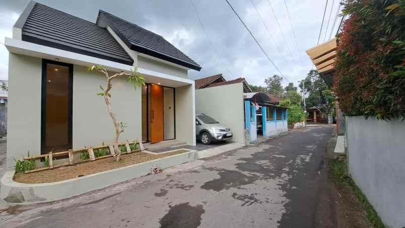 dijual rumah tirtomartani