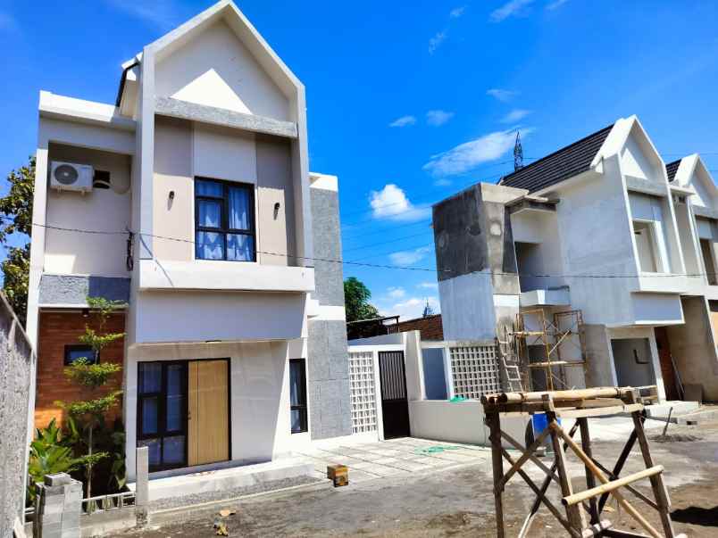 dijual rumah tirtonirmolo