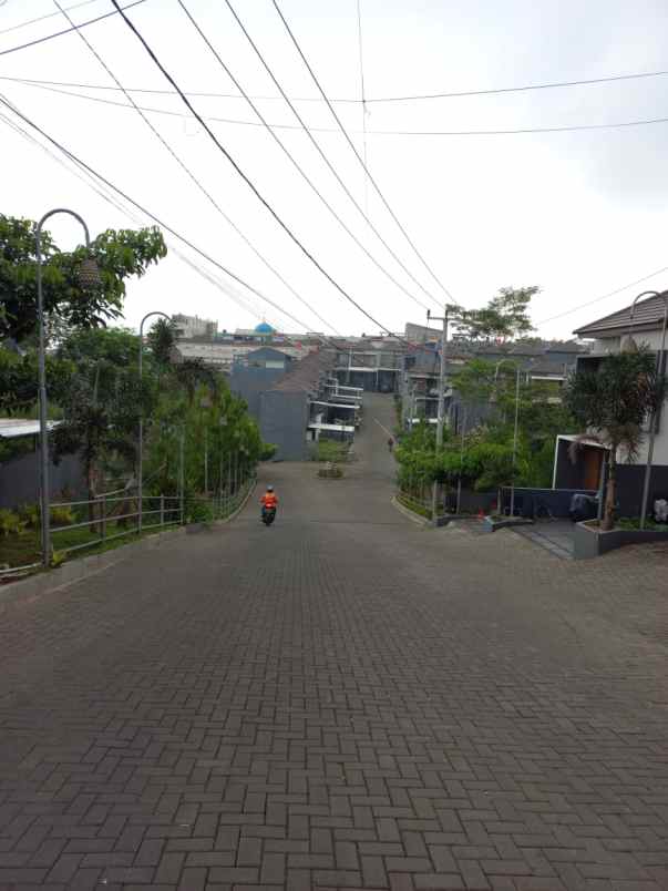 dijual rumah ubud village sariwangi