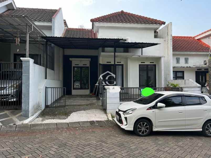 dijual rumah villa puncak tidar