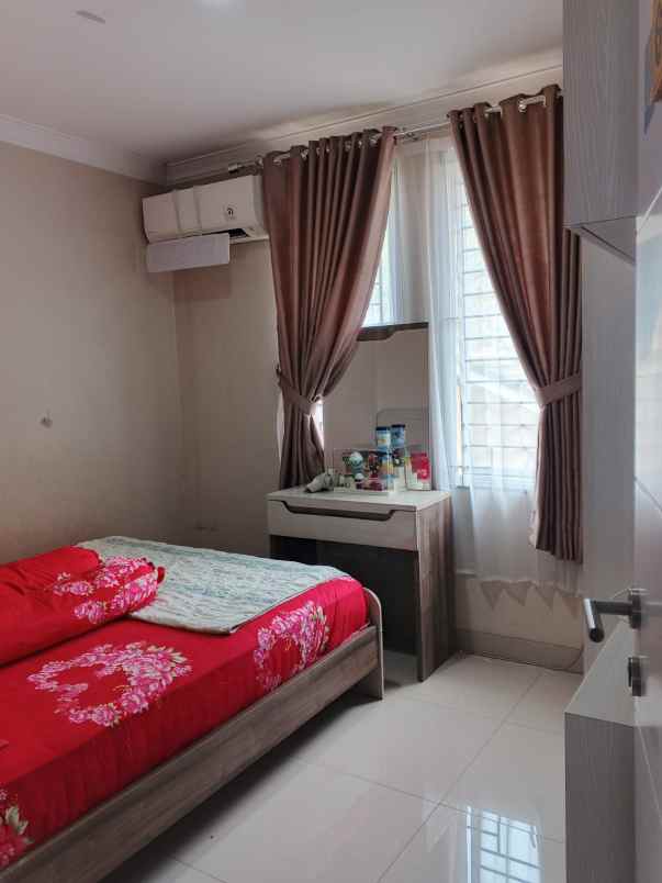 dijual rumah water spring boulevard