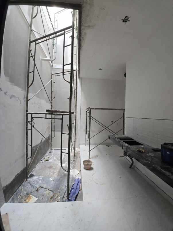 dijual rumah wisma mukti