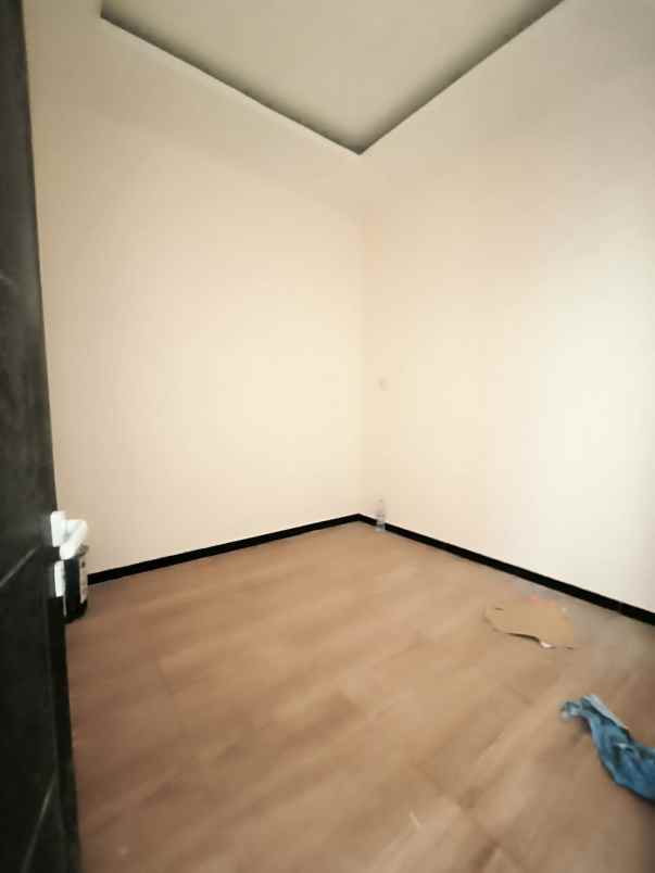 dijual rumah wisma tirta agung