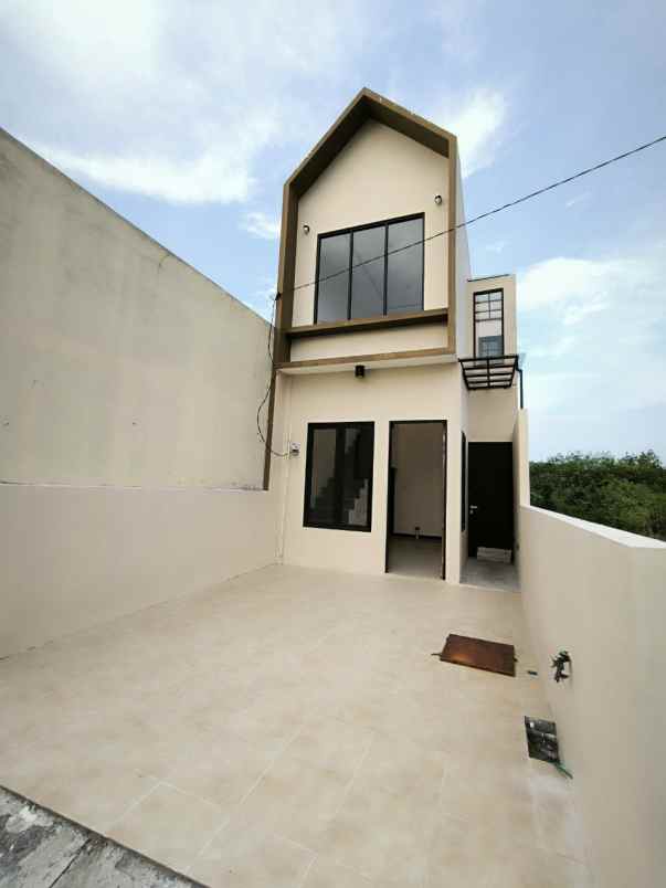 dijual rumah wisma tirta agung