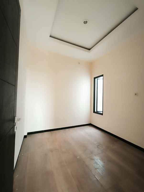 dijual rumah wisma tirta agung