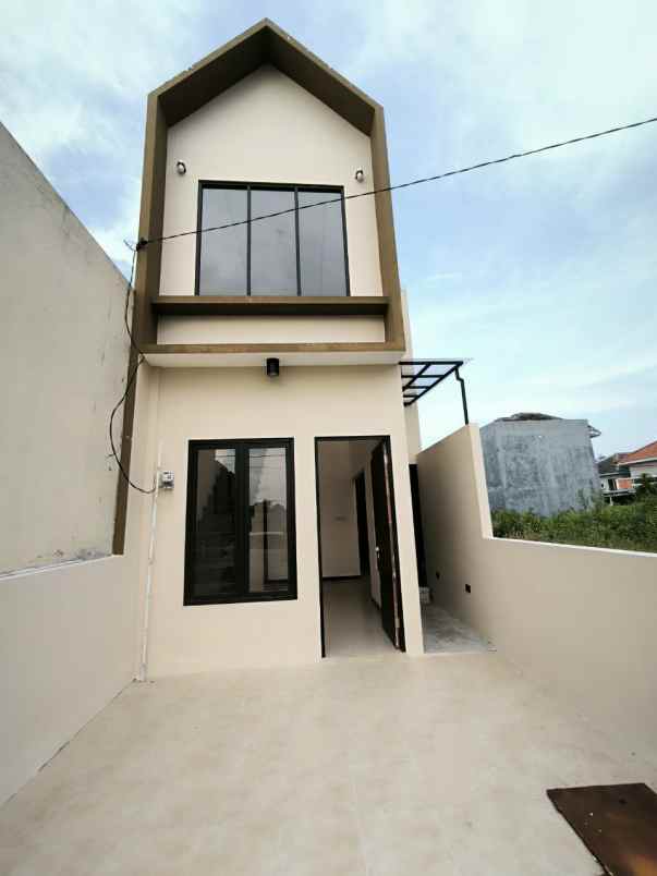 dijual rumah wisma tirta agung