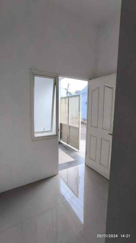 dijual rumah wisma tirta agung