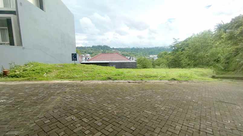 dijual tanah jl bukit hijau