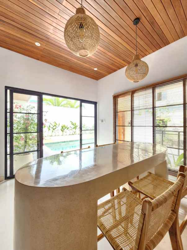 dijual villa baru lantai 2 lokasi brawa canggu