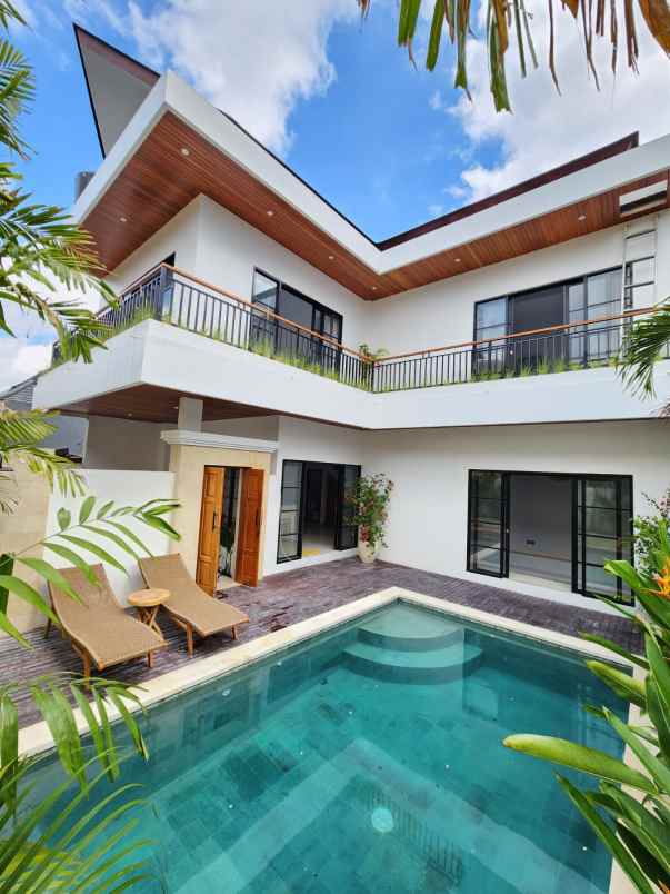 dijual villa baru lantai 2 lokasi brawa canggu