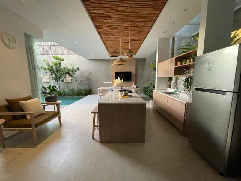 dijual villa baru lantai 2 view laut di seminyak bali