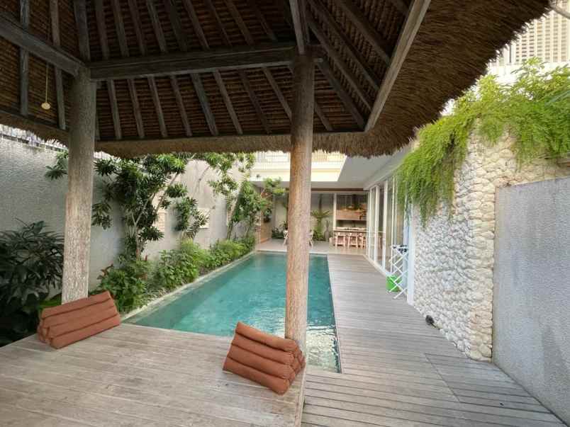 dijual villa baru lantai 2 view laut di seminyak bali