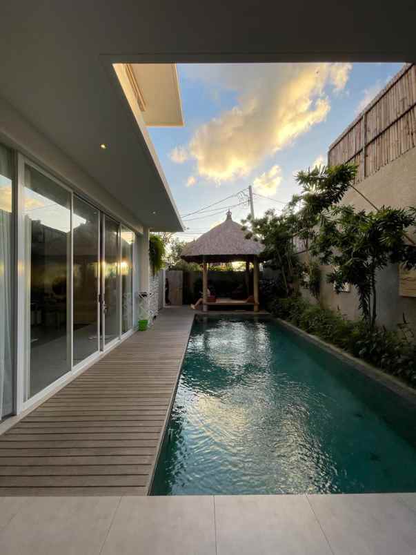 dijual villa baru lantai 2 view laut di seminyak bali