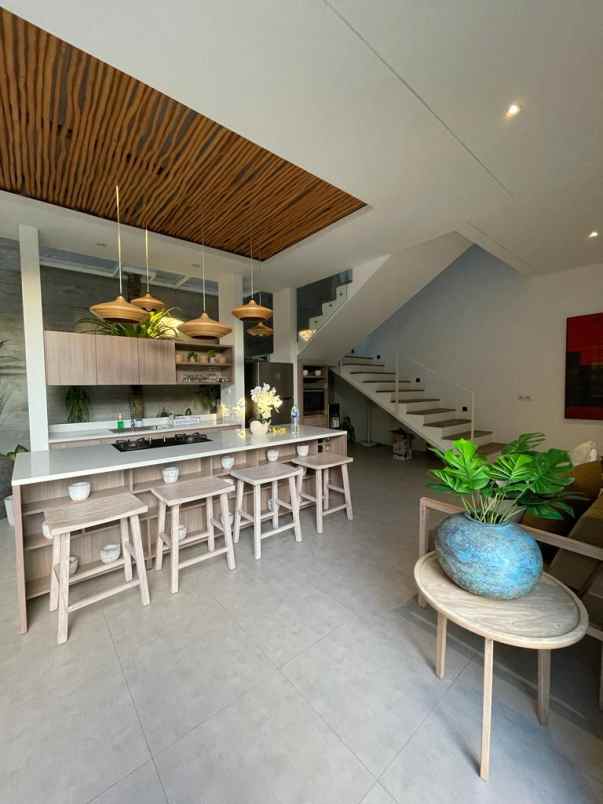 dijual villa baru lantai 2 view laut di seminyak bali