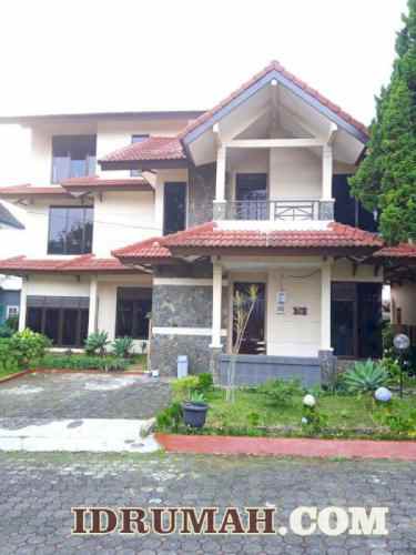 dijual villa bukit lembah lestari