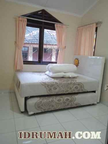 dijual villa bukit lembah lestari
