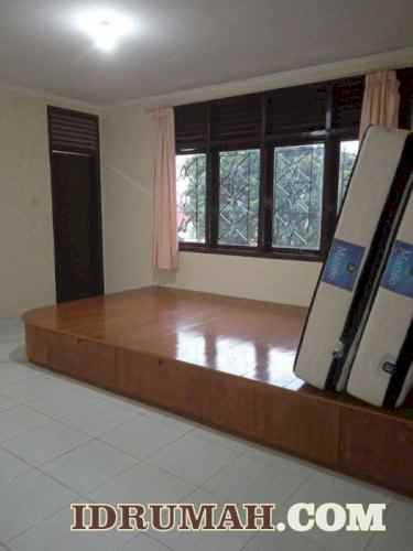 dijual villa bukit lembah lestari