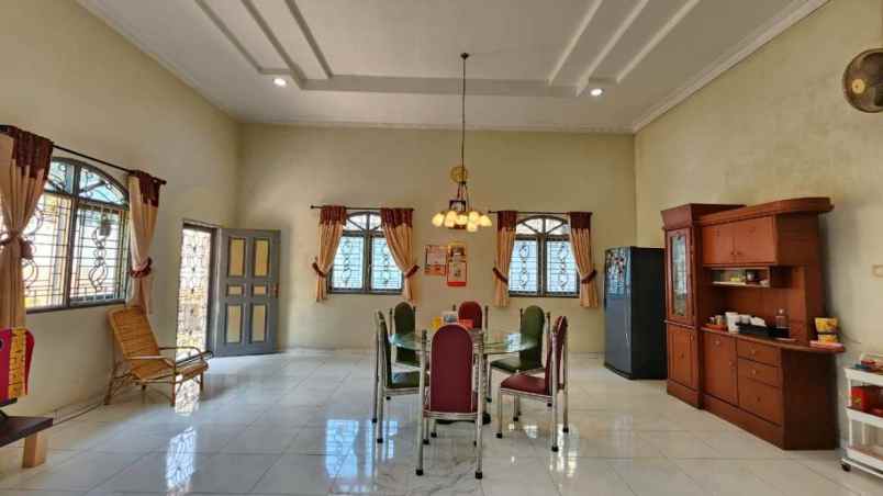 dijual villa di komplek graha halvetia golf view