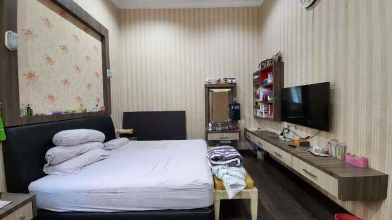 dijual villa di komplek graha halvetia golf view