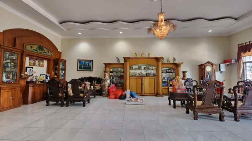 dijual villa di komplek graha halvetia golf view