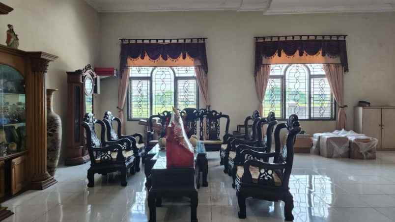 dijual villa di komplek graha halvetia golf view