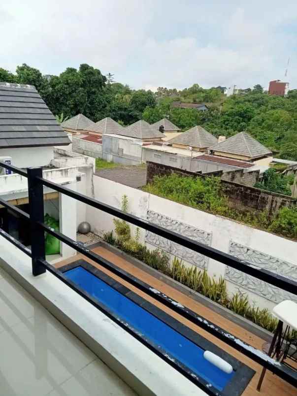 dijual villa jalan goa gong