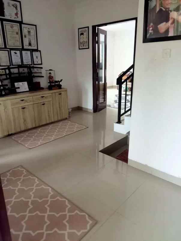 dijual villa jalan goa gong