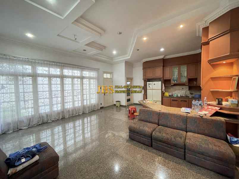 dijual villa jalan multatuli