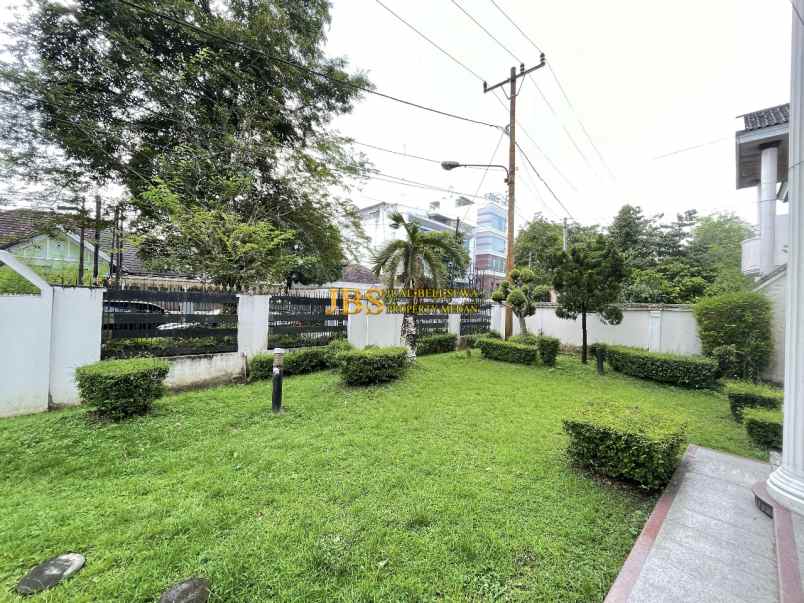 dijual villa jalan multatuli