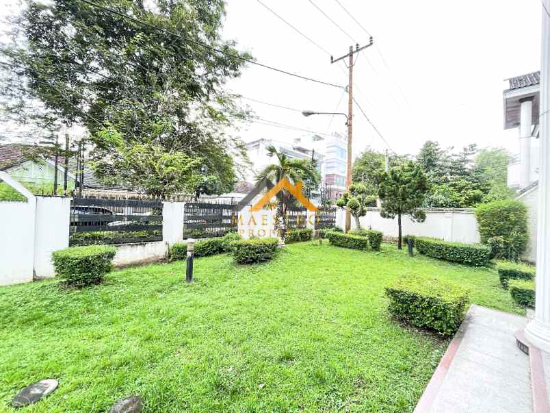 dijual villa jalan multatuli medan