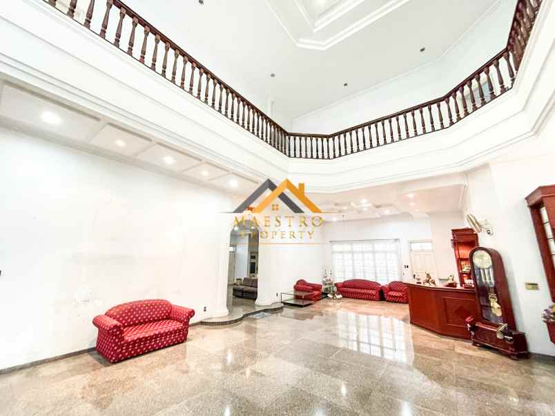 dijual villa jalan multatuli medan