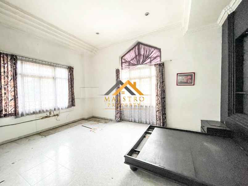 dijual villa jalan multatuli medan