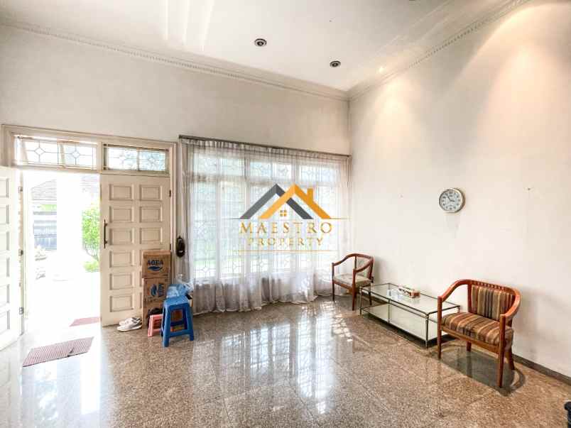 dijual villa jalan multatuli medan