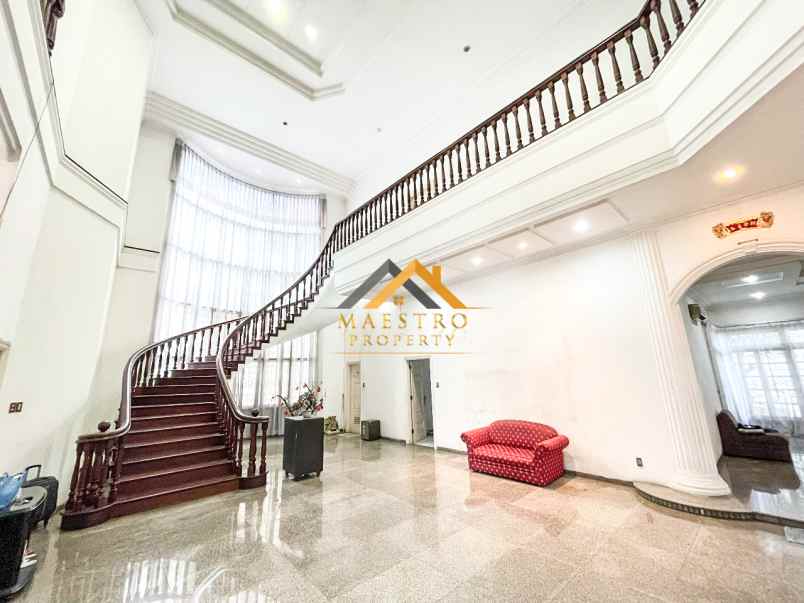 dijual villa jalan multatuli medan