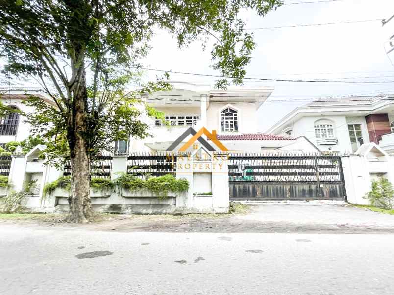 dijual villa jalan multatuli medan