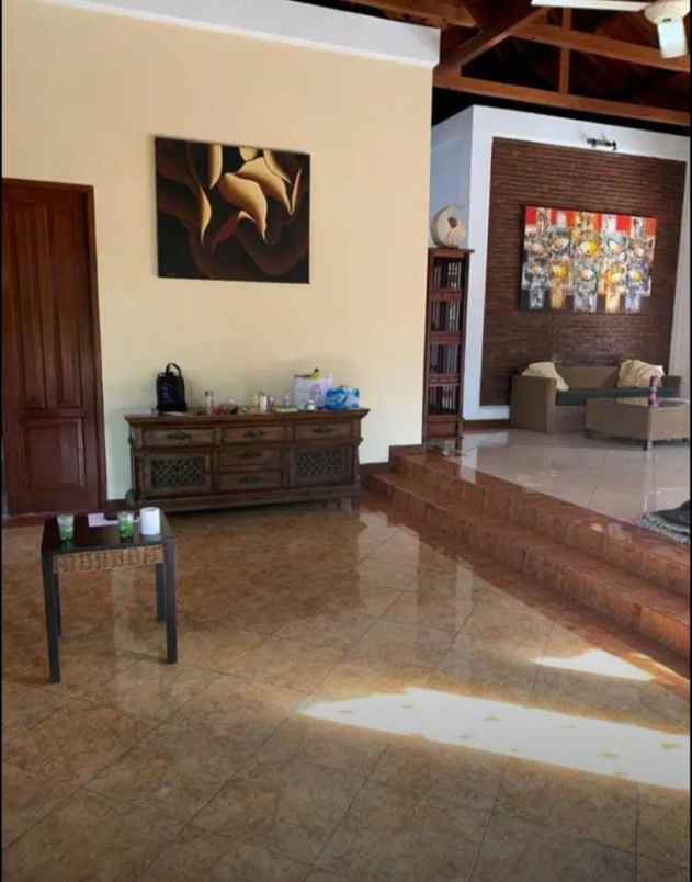 dijual villa jl raya senggigi senteluk