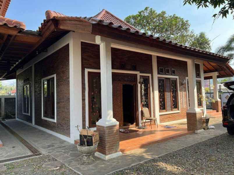 dijual villa jl raya senggigi senteluk