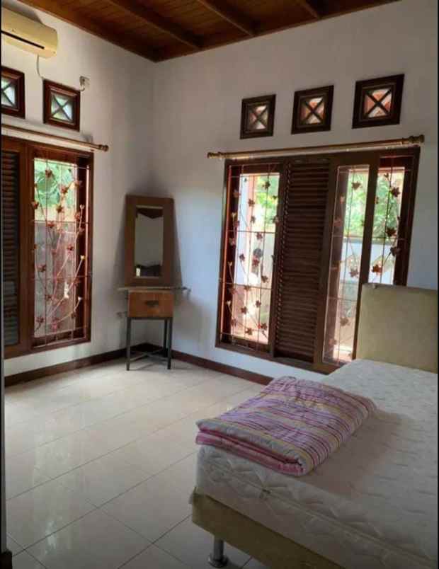 dijual villa jl raya senggigi senteluk