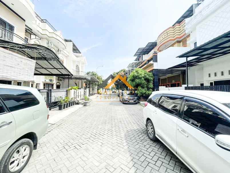 dijual villa komplek cemara asri jalan longan