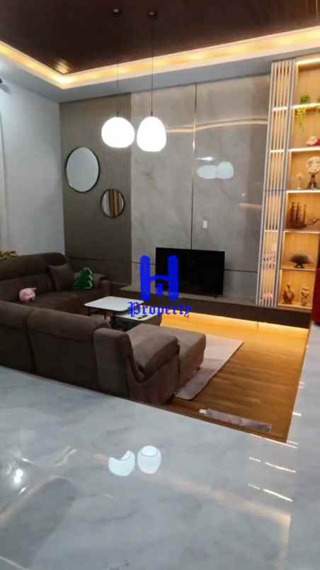 dijual villa komplek eiffel of