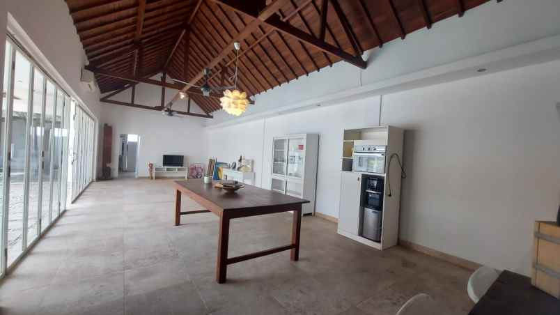 dijual villa lantai 1 lokasi brawa canggu