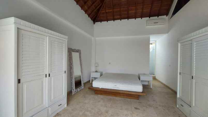 dijual villa lantai 1 lokasi brawa canggu