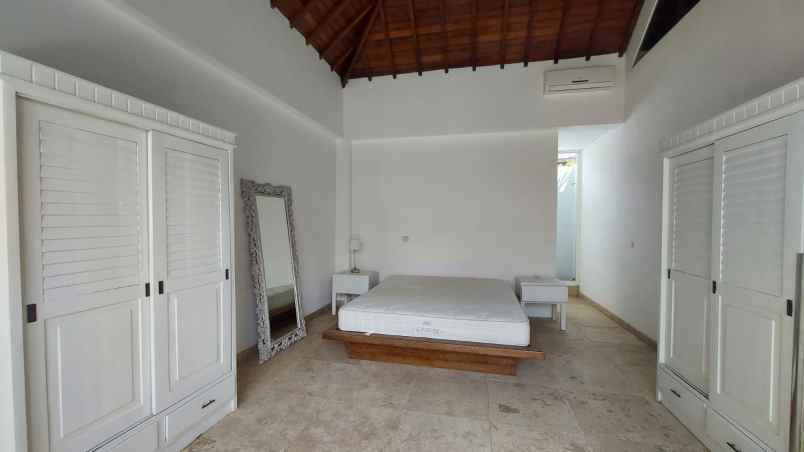 dijual villa lantai 1 lokasi brawa canggu