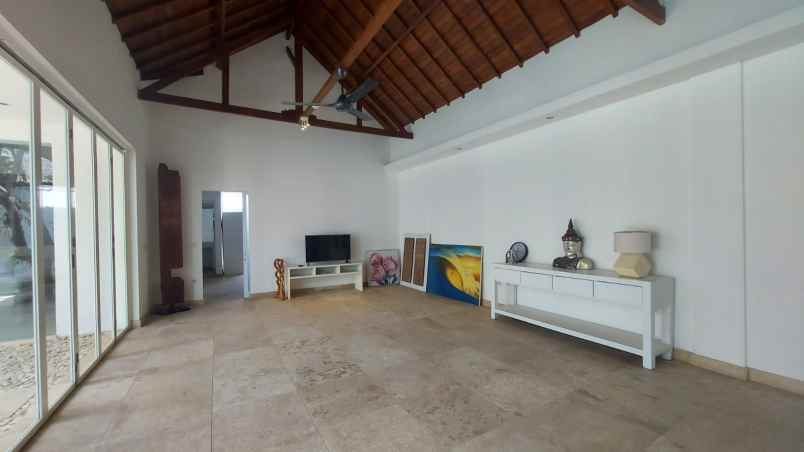 dijual villa lantai 1 lokasi brawa canggu