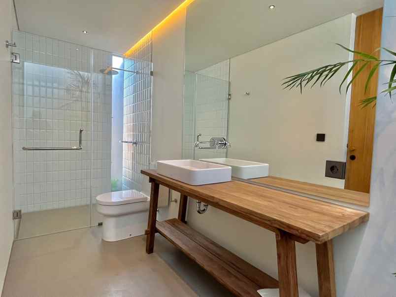 dijual villa modern private pool dekat canggu avenue