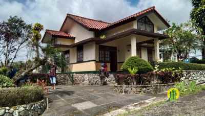 dijual villa pasir daton